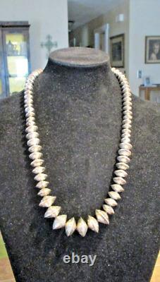 22 GEM! Vintage Navajo Graduated Sterling Silver SAUCER BEAD Design Necklace