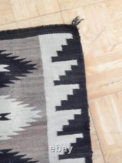 ANTIQUE 1920-30s VINTAGE NAVAJO INDIAN RUG 41.5 x 62.5 all natural colors