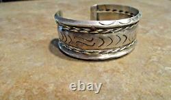 CLASSIC! Vintage Navajo Sterling Silver STAMPED DESIGN Bracelet