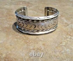 CLASSIC! Vintage Navajo Sterling Silver STAMPED DESIGN Bracelet