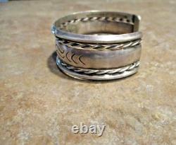 CLASSIC! Vintage Navajo Sterling Silver STAMPED DESIGN Bracelet