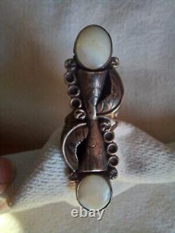 VINTAGE AMERICAN INDIAN NAVAJO STAMPED MOTHER OF PEARL SILVER LADY RING sz5.5