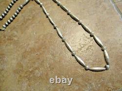 28 ANCIEN Collier de perles Vintage Navajo en argent sterling avec un design alternatif sur corde