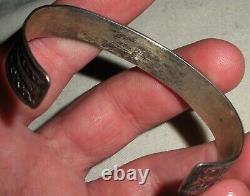 BRACELET MANCHETTE EN ARGENT STERLING AVEC MOTIF DE FLEURS NAVAJO ANCIEN