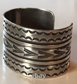 Beau bracelet large vintage en argent avec poinçonnage Navajo indien