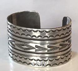 Beau bracelet large vintage en argent avec poinçonnage Navajo indien