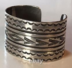 Beau bracelet large vintage en argent avec poinçonnage Navajo indien