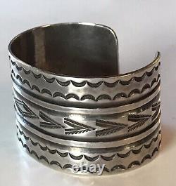 Beau bracelet large vintage en argent avec poinçonnage Navajo indien