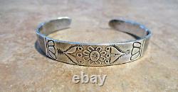 Bracelet Vintage Navajo en argent sterling avec design de fleurs estampillé de qualité