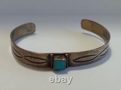 Bracelet manchette vintage en turquoise carrée en argent sterling de petit poignet Navajo indien