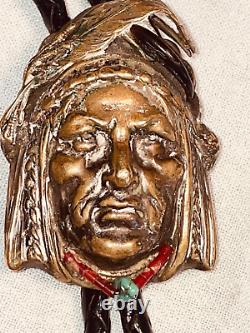 Chef de chef amérindien antique vintage Navajo en argent sterling avec détails en turquoise et corail