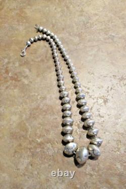 Collier de perles vintage Navajo en argent sterling graduées avec design de tampons
