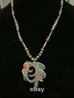 Collier en perles d'argent moulées dans le sable, turquoise et corail, de style vintage, d'Indienne Navajo, longueur 25 pouces.