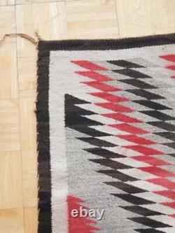 Grand tapis Navajo Dazzler ancien / vintage avec beaucoup de rouge