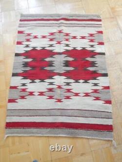 Grand tapis ancien / vintage Navajo en cristal indien / tissage beaucoup de rouge agréable