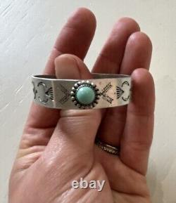 Petite taille de poignet pour enfant Bracelet en manchette vintage en argent de monnaie indienne navajo Turquoise