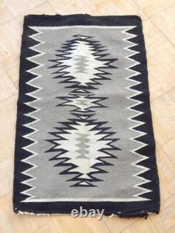 Poste d'échange de tapis Navajo indiens en cristal vintage couleurs naturelles gris / noir