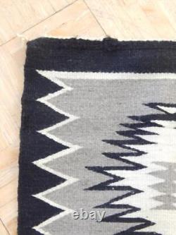 Poste d'échange de tapis Navajo indiens en cristal vintage couleurs naturelles gris / noir